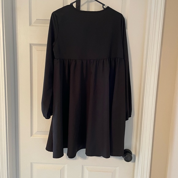 Black dress - Picture 2 of 5